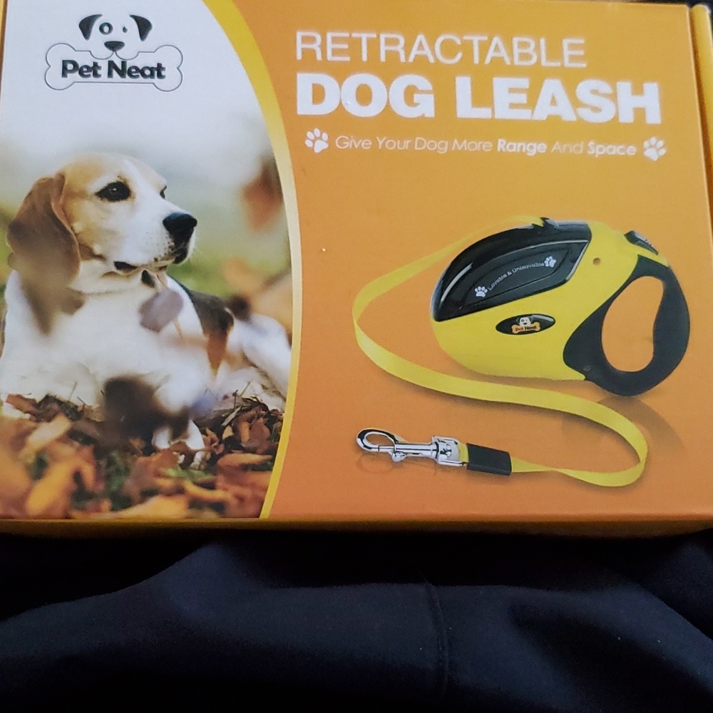 Retractable dog leash